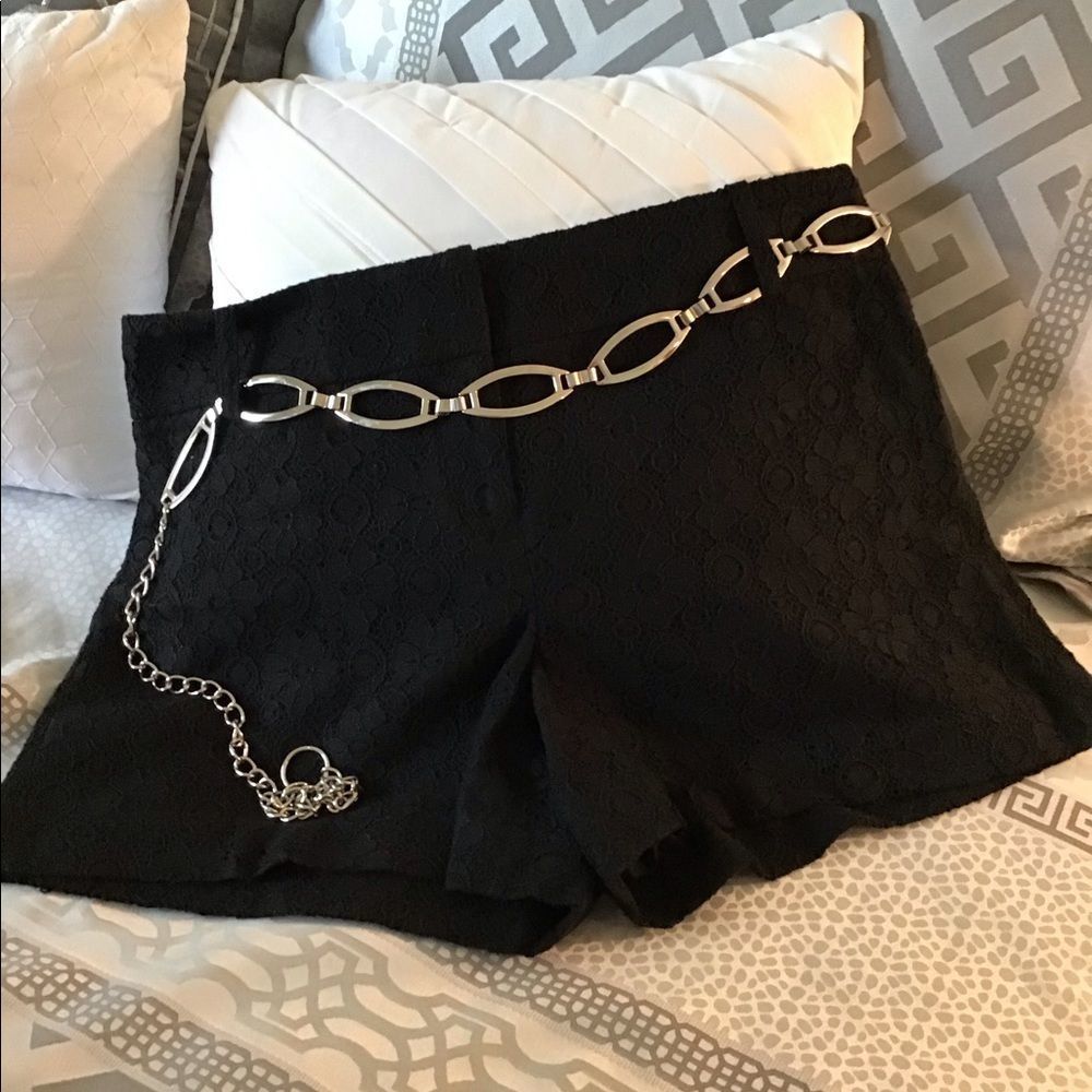 ANN TAYLOR LOFT Lacy Shorts Pockets Black Size 4